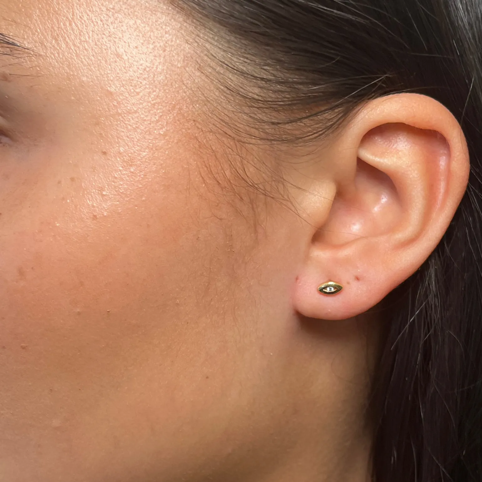 Amulet Gold Single Stud